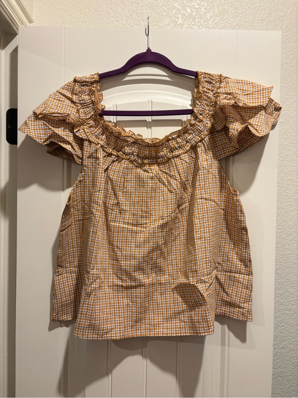 Easel Ruffled Top